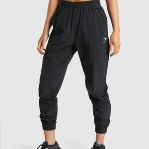 Gymshark NWOT woven training joggers SIZE MEDIUM fits like a large.